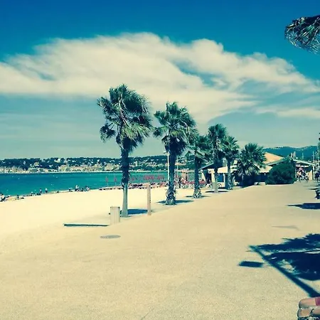 Holiday home Les Volets Bleus Six Fours *